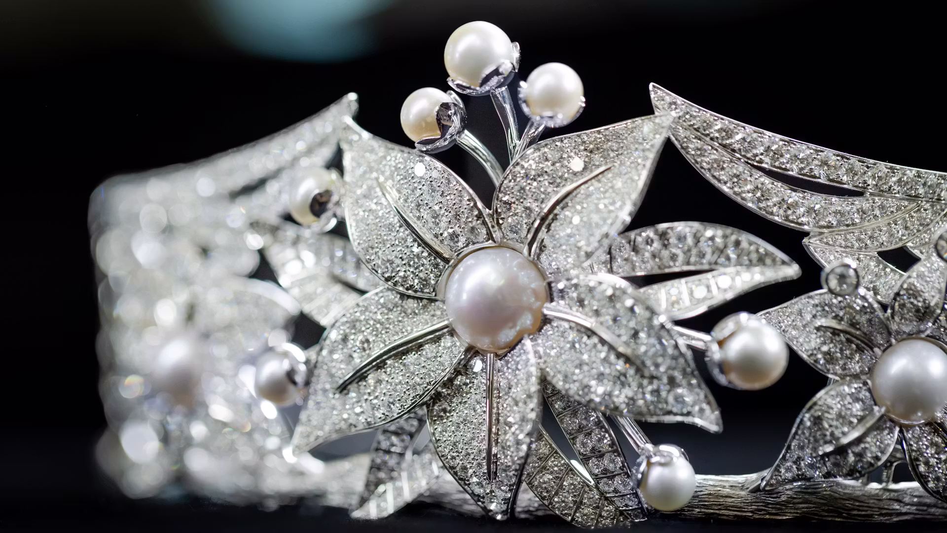 CHAUMET UNVEILS ITS “HOUBARA HAVEN TIARA”, –